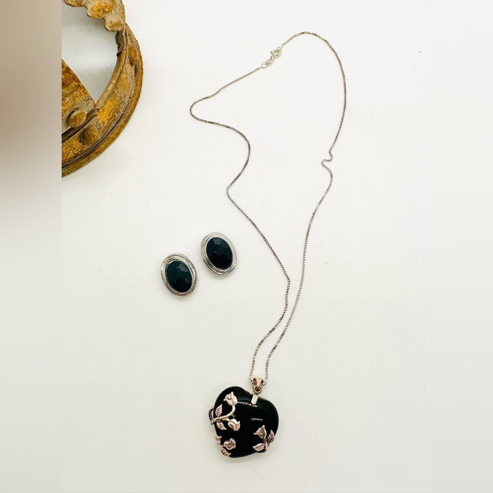 Vintage Silver Black Heart Onyx Rose Pendant